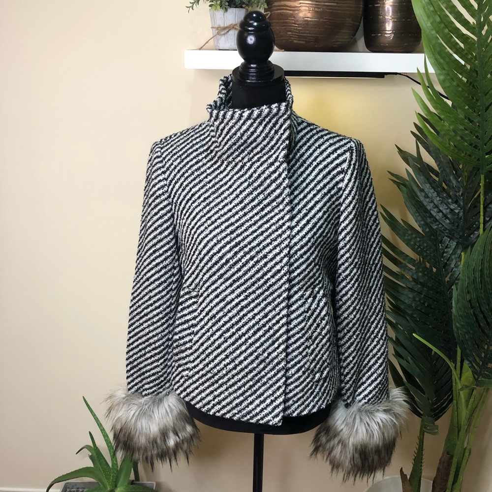Ann Taylor Herringbone-like Black White Coat w/ Removable Faux Fur Cuffs Small